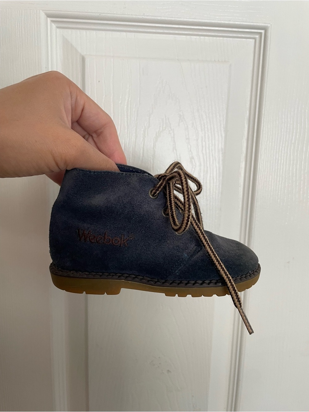 Vintage Weebok 6.5 M Kids Navy Suede Lace-Up Boot